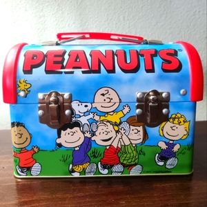 Peanuts tin lunch box